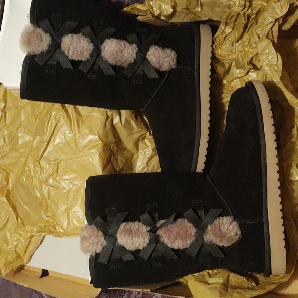 Kookaburra by UGG Women's black and tan size 10 boot